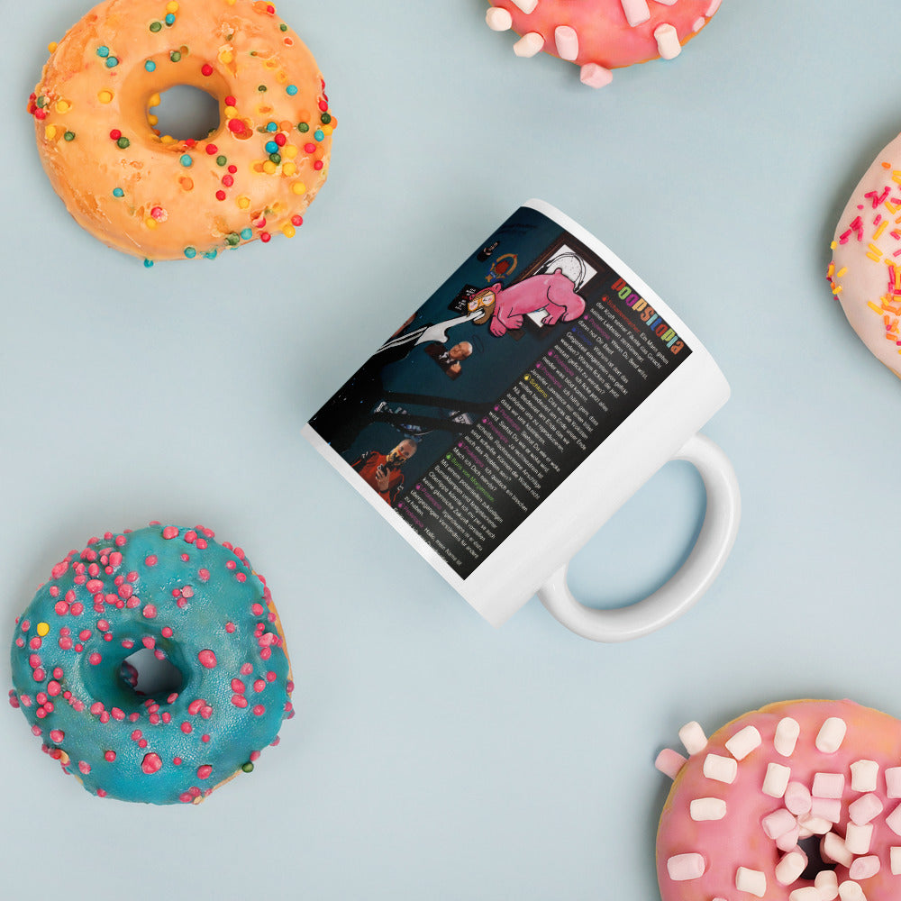 wobba tasse liegend zwischen doughnuts